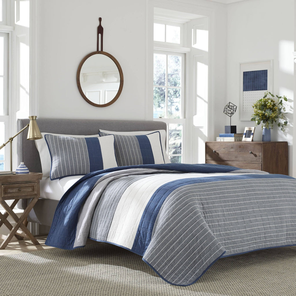 Blue Full/Queen Quilt M763