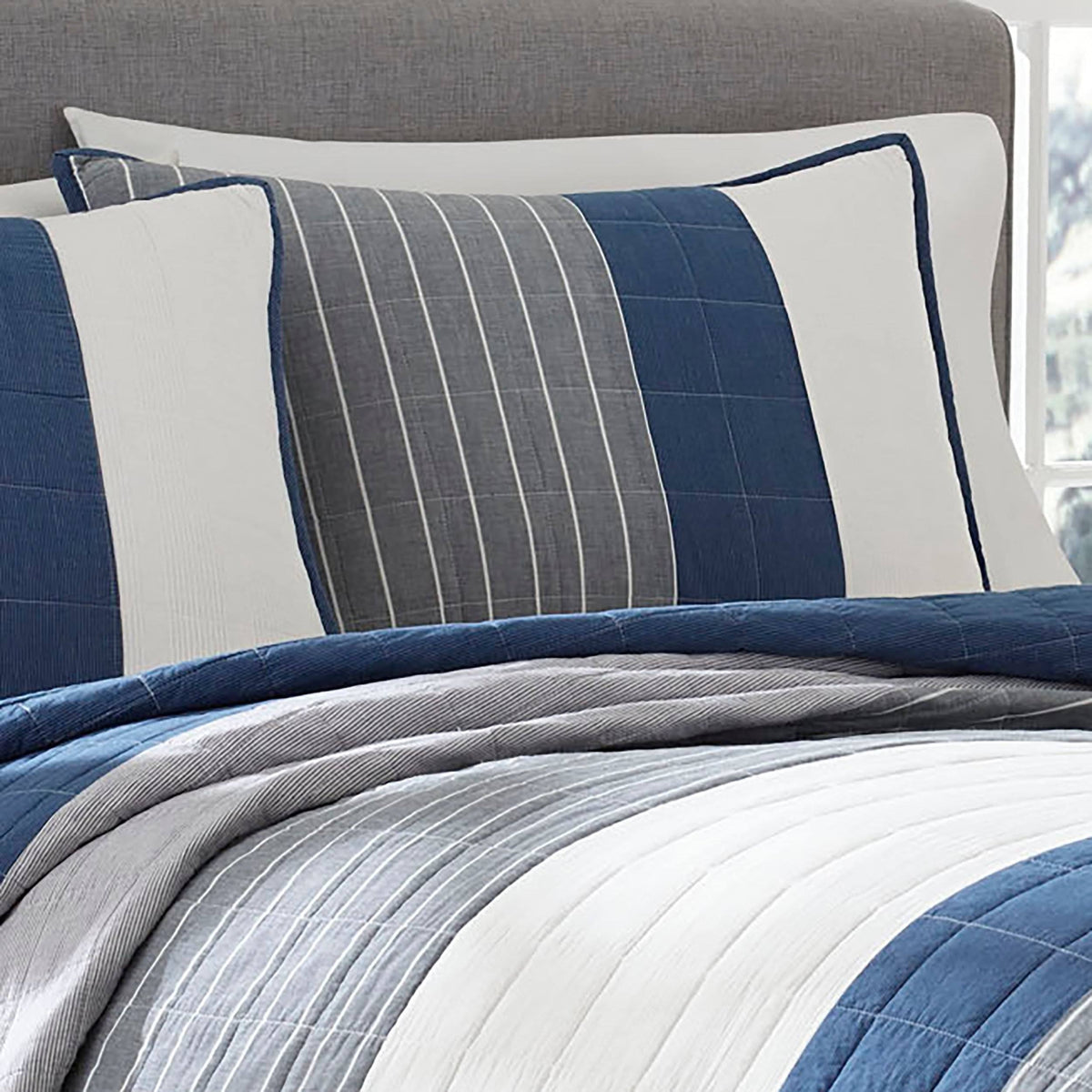 Blue Full/Queen Quilt M763