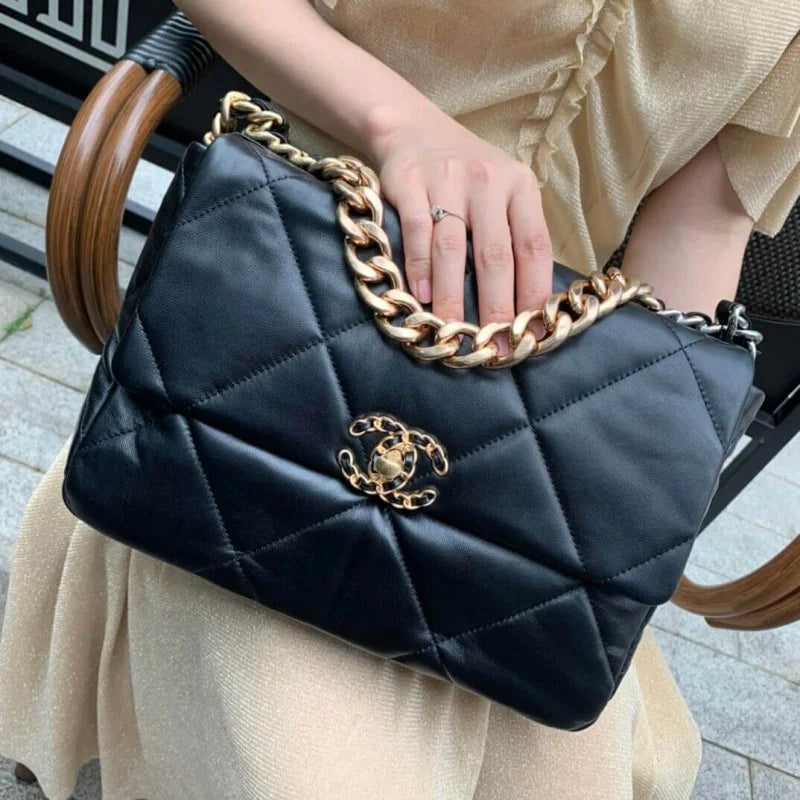Lambskin Flap Bag U90755