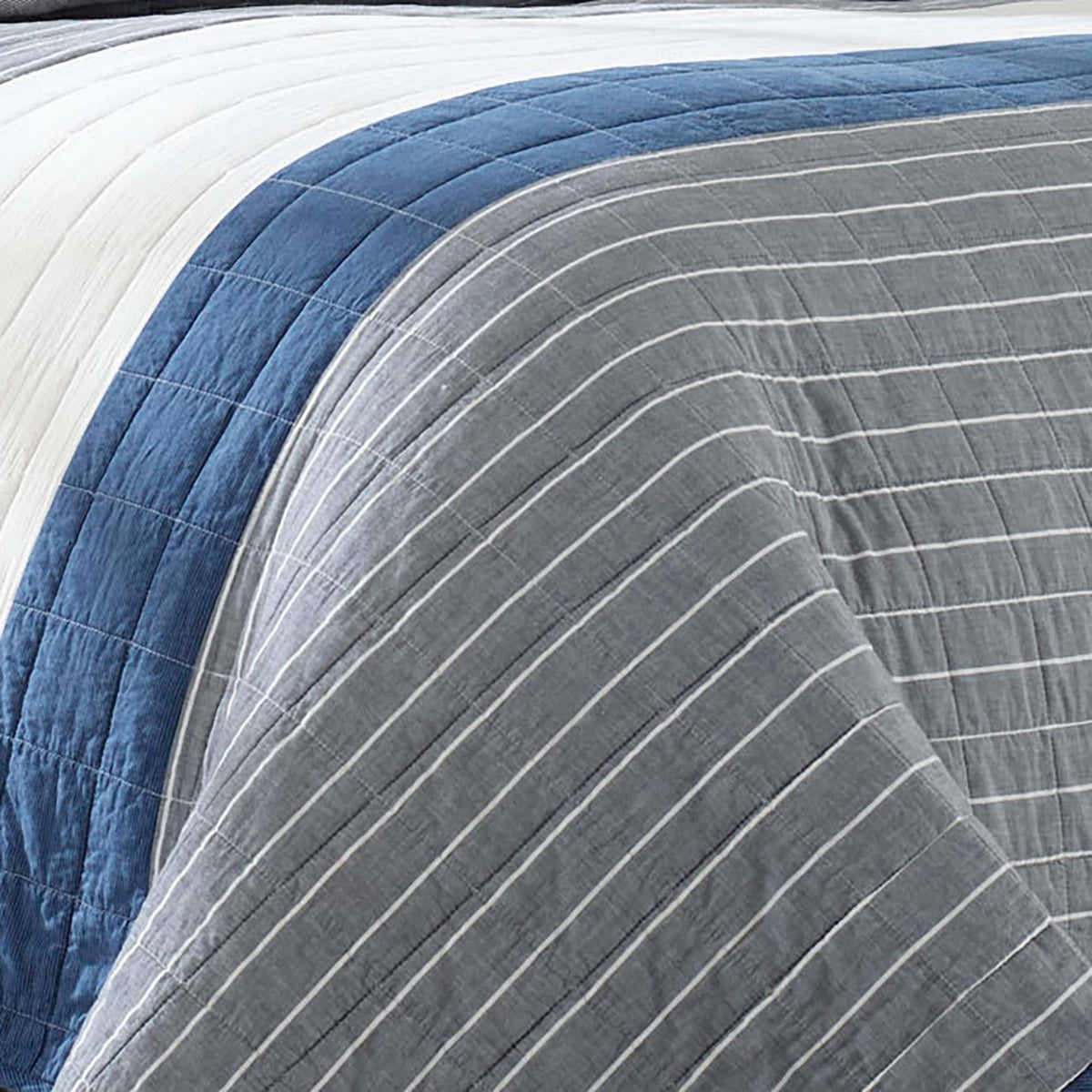 Blue Full/Queen Quilt M763