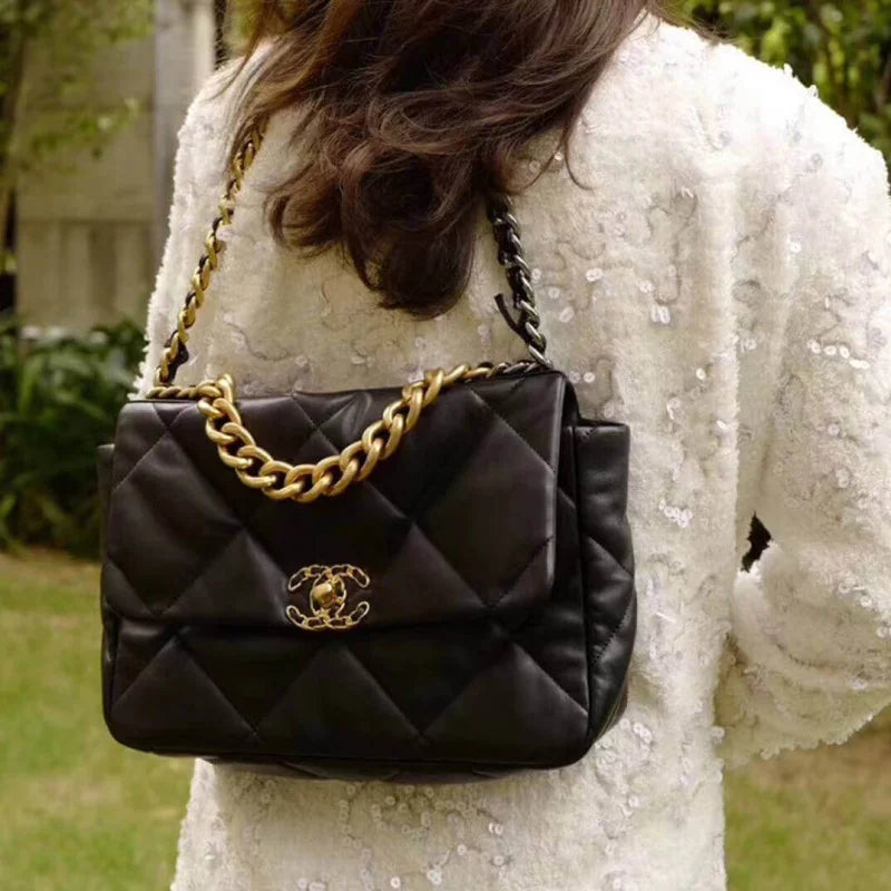 Lambskin Flap Bag U90755