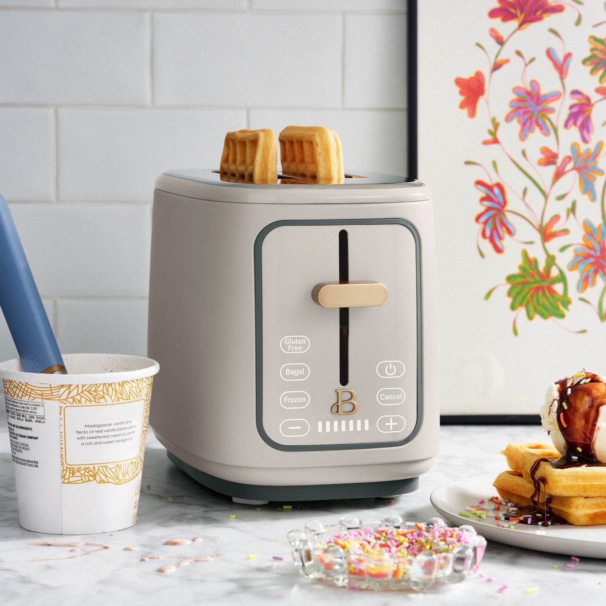 2 Slice Toaster with Touch-Activated Display Z773868