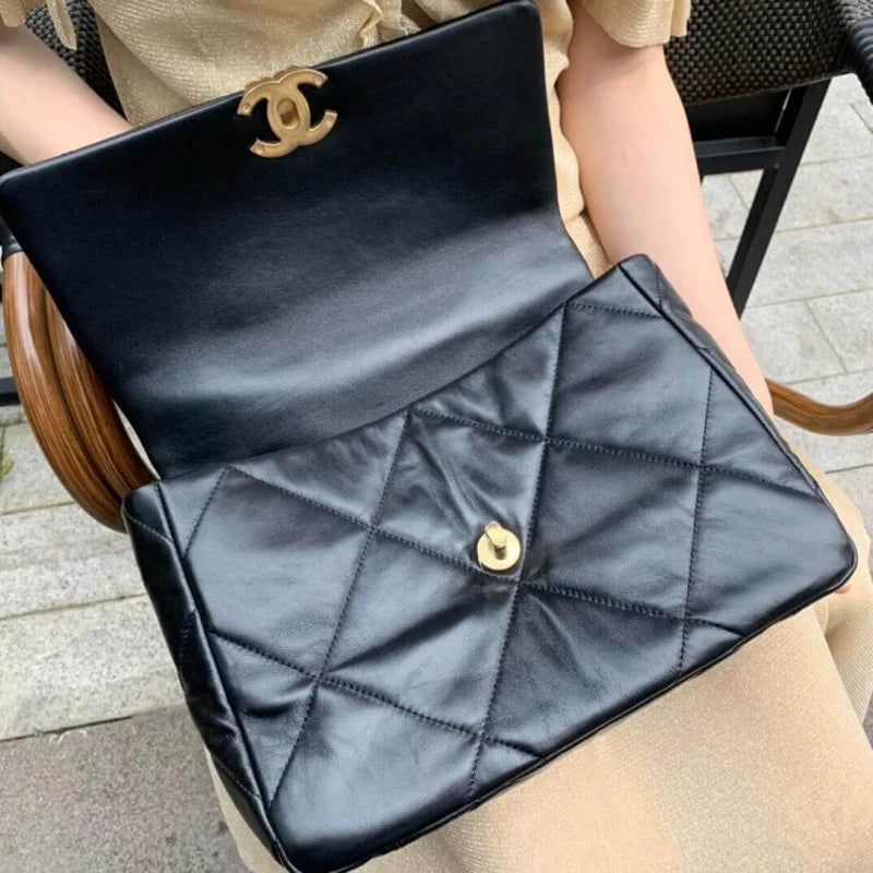 Lambskin Flap Bag U90755