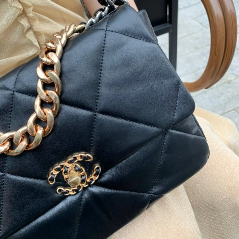 Lambskin Flap Bag U90755